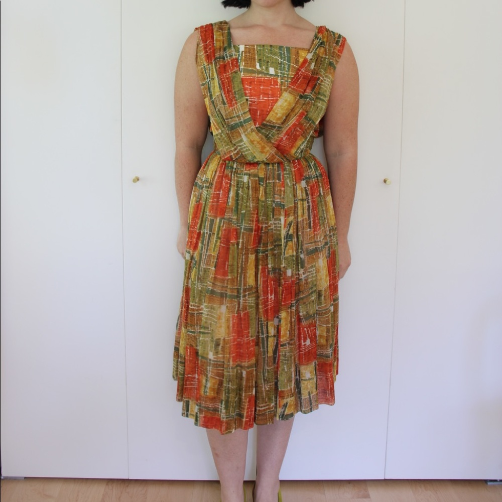Unique 50’s dress in 100% silk with satin ribbon